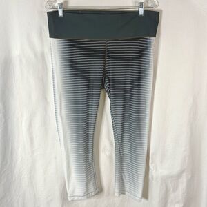 Gap Fitness Woman’s Grey and White Striped Active Capri Leggings - Size Large